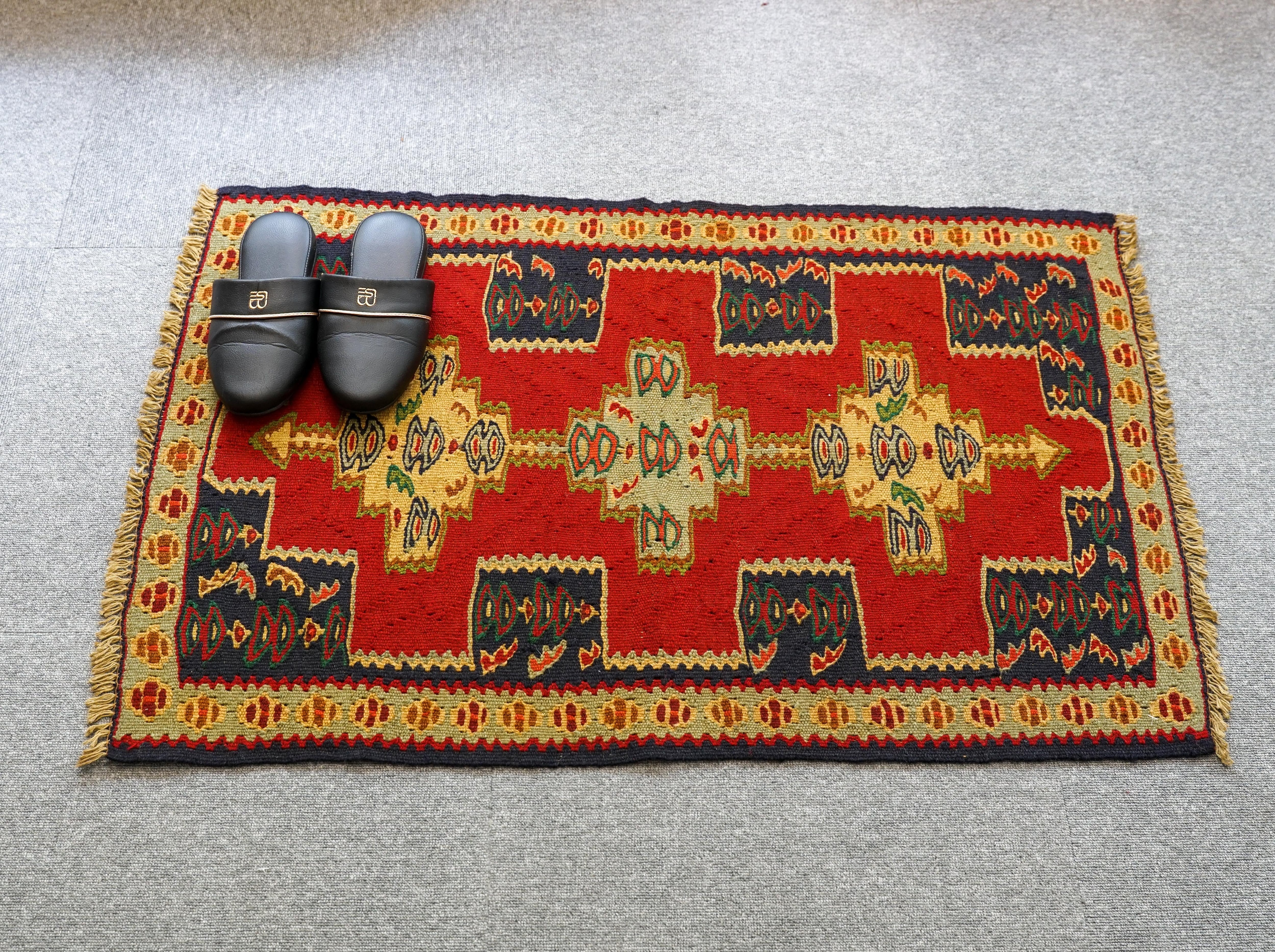 輝く高品質な 蝶のモチーフのパキスタン手織り絨毯 size:182×128cm