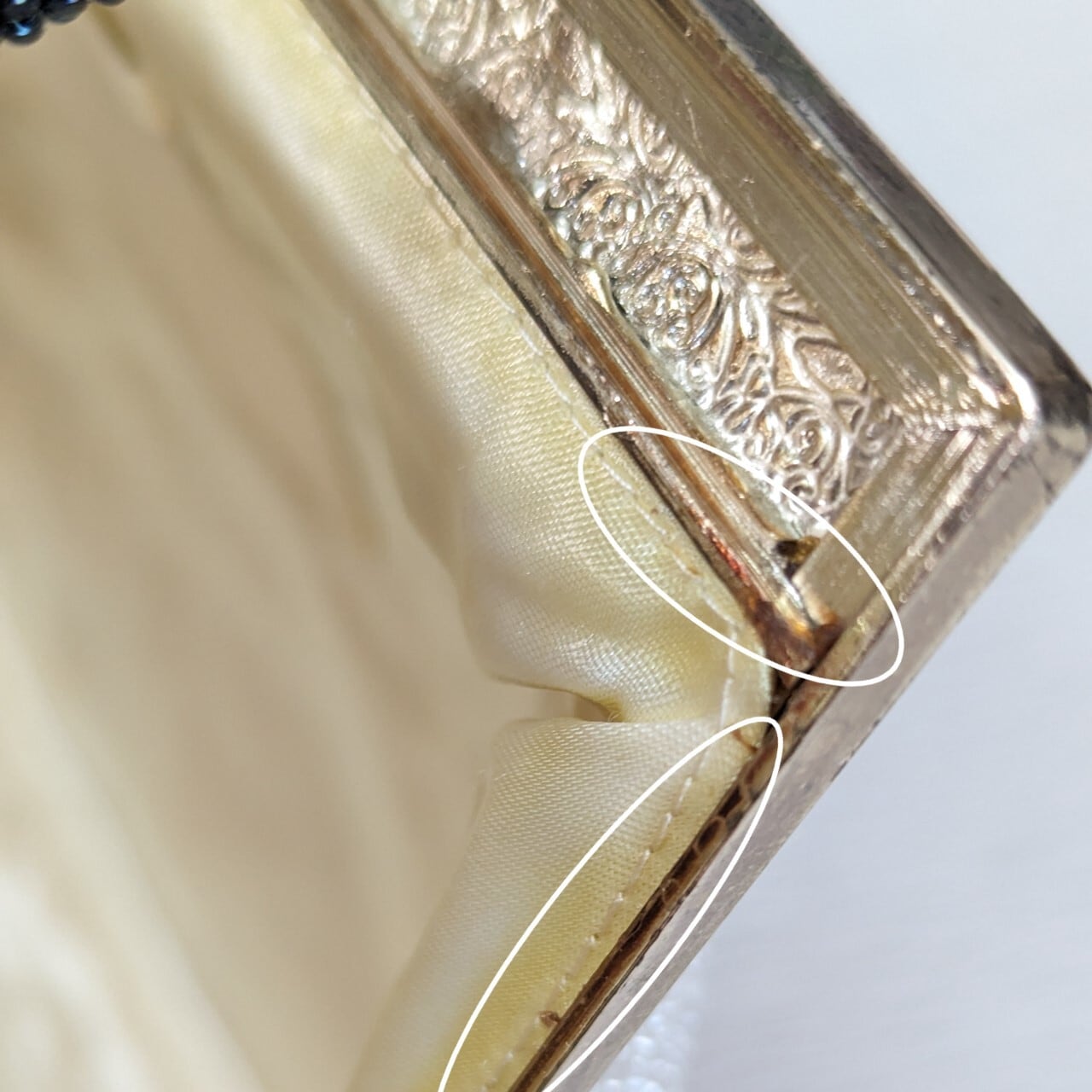 ビンテージ】ビーズバッグ 金具豪華 がま口タイプ フラワー柄 黒 ビンテージ】ビーズバッグ 金具豪華 がま口タイプ フラワー柄 黒