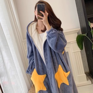 ルームウェア  部屋着 パジャマ ナイトガウン 大人用 フード付き レディース あったか フリース 着ぐるみ 着る毛布 羽織 前開き ロング ブランケット もこもこ ふわふわ ふっくら 前開き ボタン 厚手 かわいい 大人可愛い カジュアル ラフ ルーズ 個性的 ラブリー キュート 星型ポケット 秋 冬 ペア お泊まり 休日 お揃い 楽ちん 暖かい 防寒 プレゼント 体型カバー 普段使い 着回し インスタ映え リラックス M L XL 2XL 大きいサイズ ゆったり ゆる ピンク ライトブルー