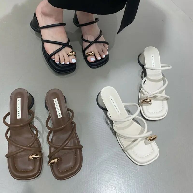 フットリング風サンダル