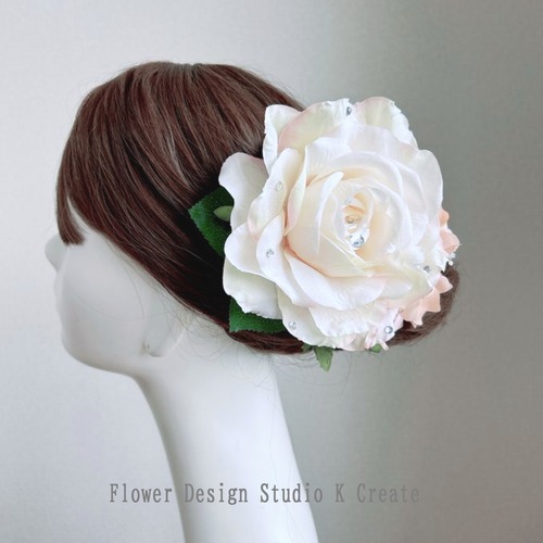 大輪のエクリュローズとアネモネのヘアクリップ　ダンス　フラメンコ　成人式　袴　着物　結婚式　ヘアクリップ　髪飾り　ウェディング　バラ　エクリュ　ピーチ 　アネモネ　バラ
