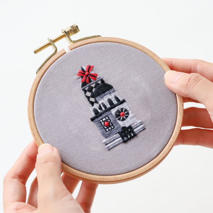 【新作】刺繍キット フォトスタジオ(MC) -モノクロームの街にある写真が得意な写真館-《空想街雑貨店》