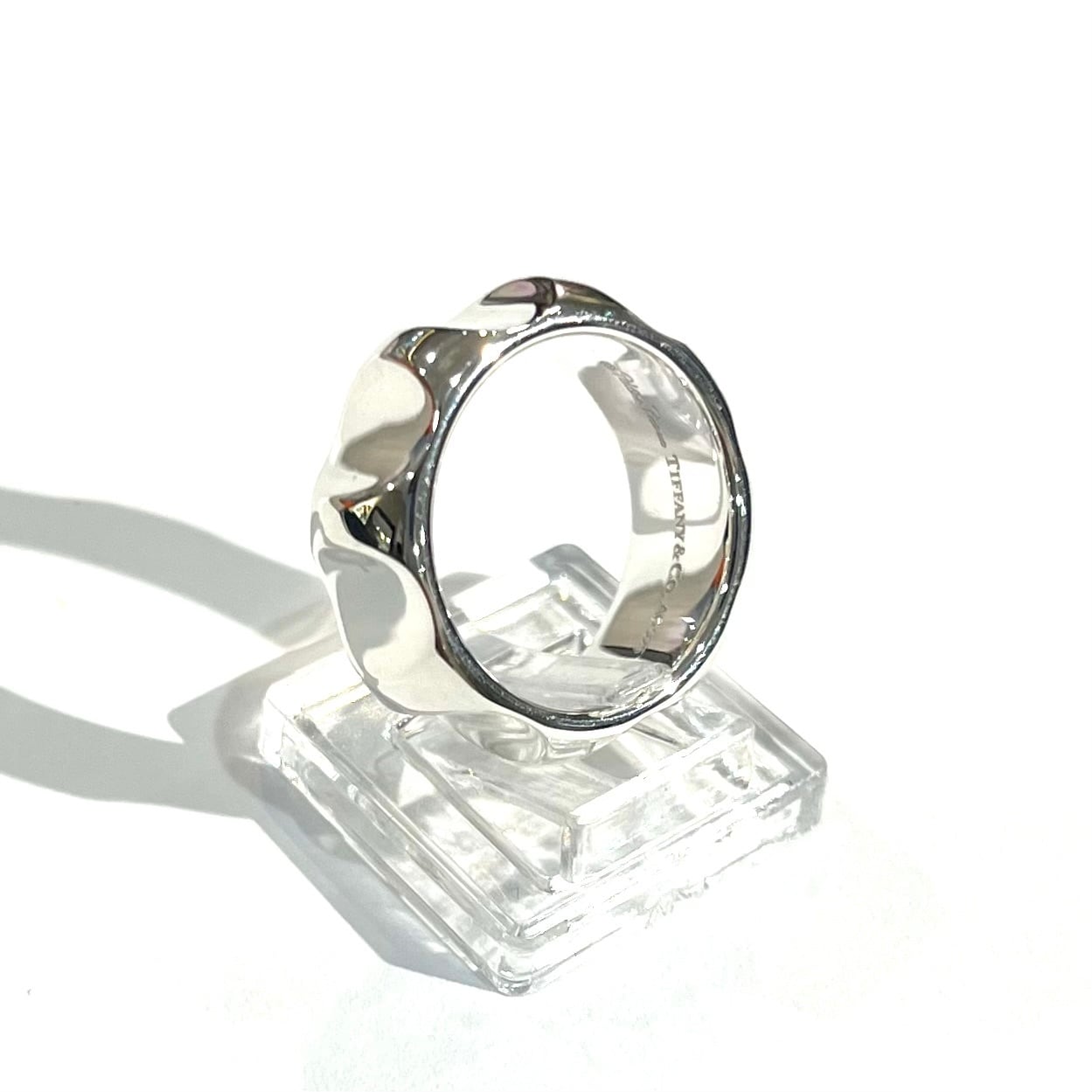 TIFFANY&CO.】【14号】2489 光を放つグルーヴ ワイドリング ボリューム