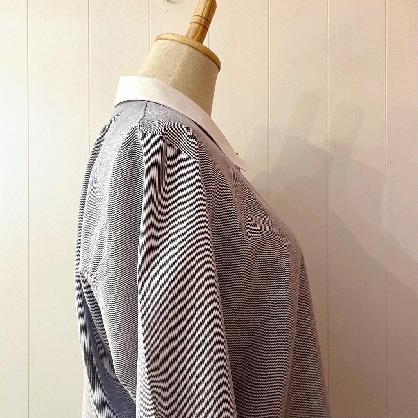 beads dogs pocket white collar shirt