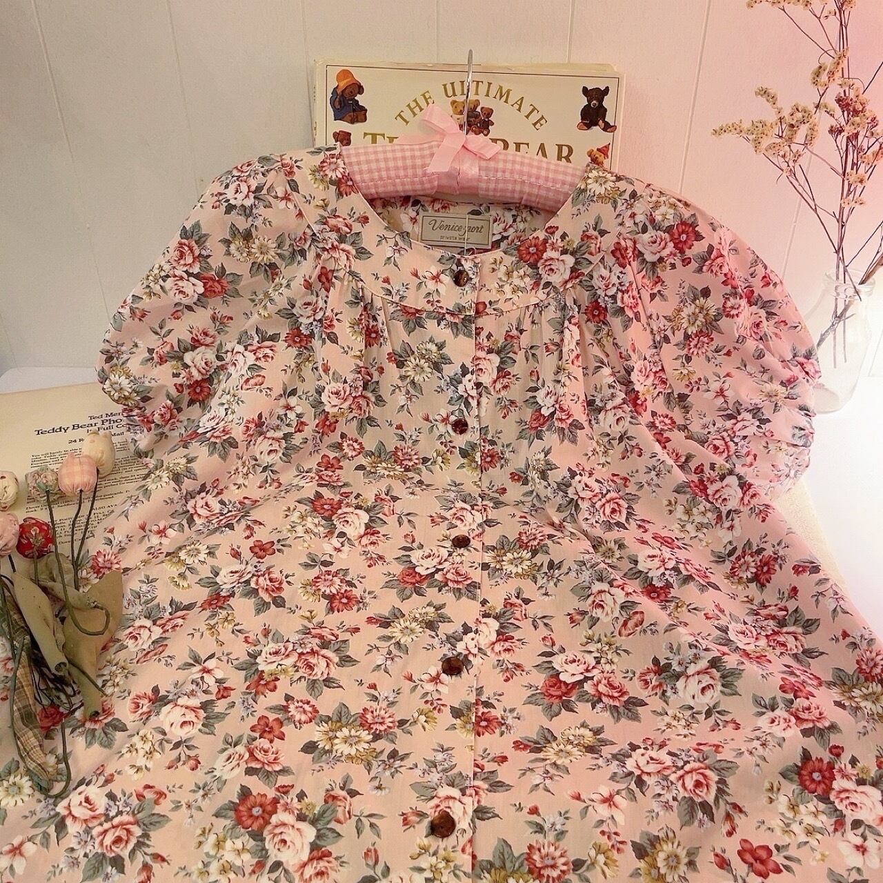 dahlia and rose gather sleeve one-piece