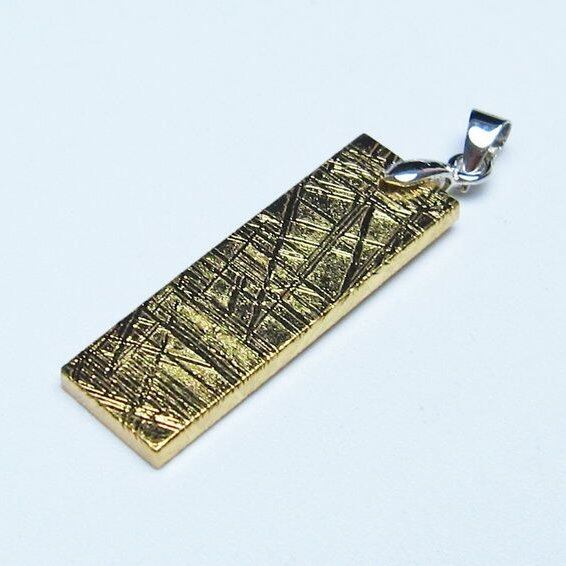 ギベオン ペンダント 隕石 メテオライト ゴールド 一点物 おまかせ便 112-13548