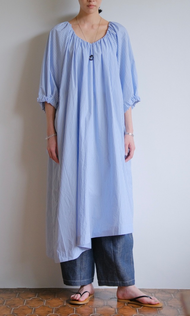 dress.81 tuck barrel pants - indigo
