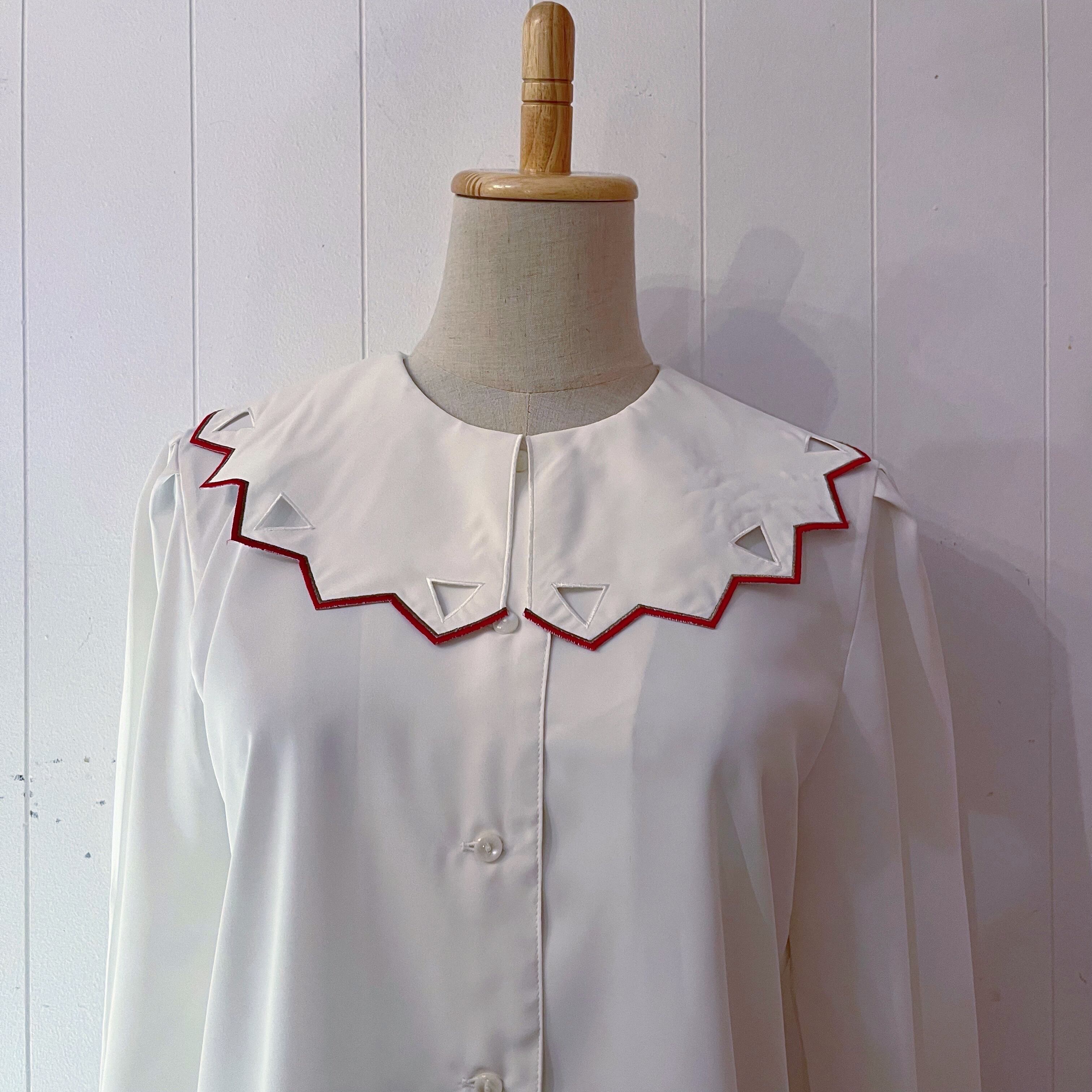 triangle cutting collar white blouse