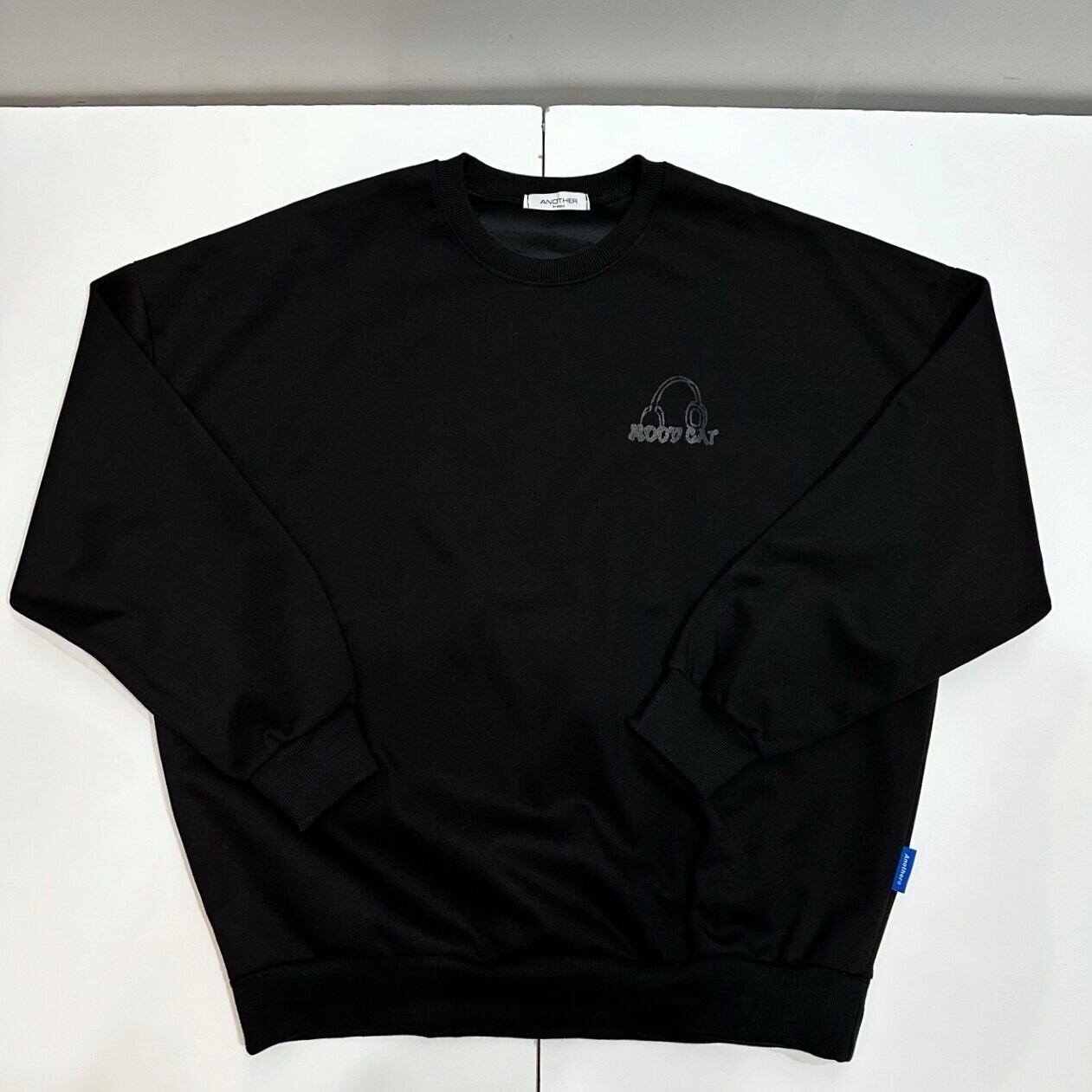 253839-2】MOOD BLACK CAT Back Print Sweatshirt / 24/7TOKYO