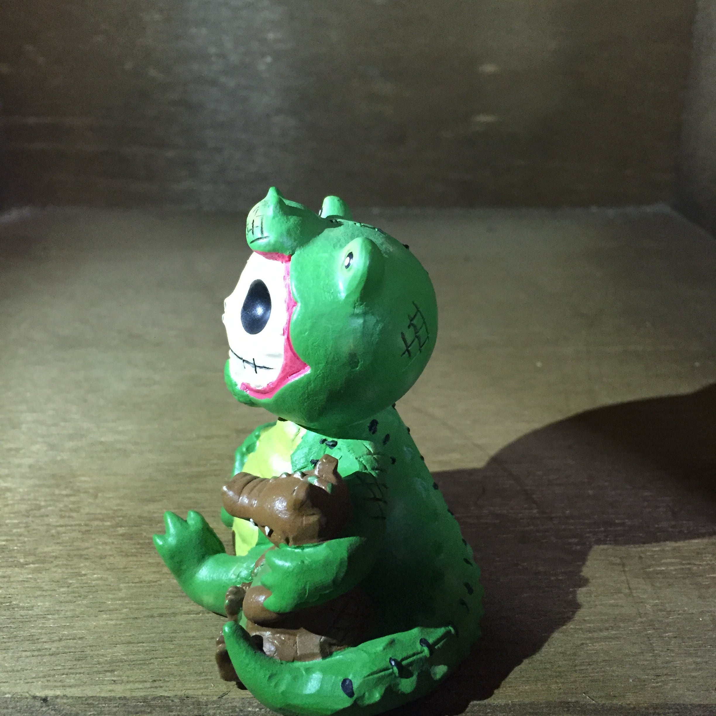 8215 レジンフィギュア Chompsy ワニ | Furrybones専門店 By Foursometoys