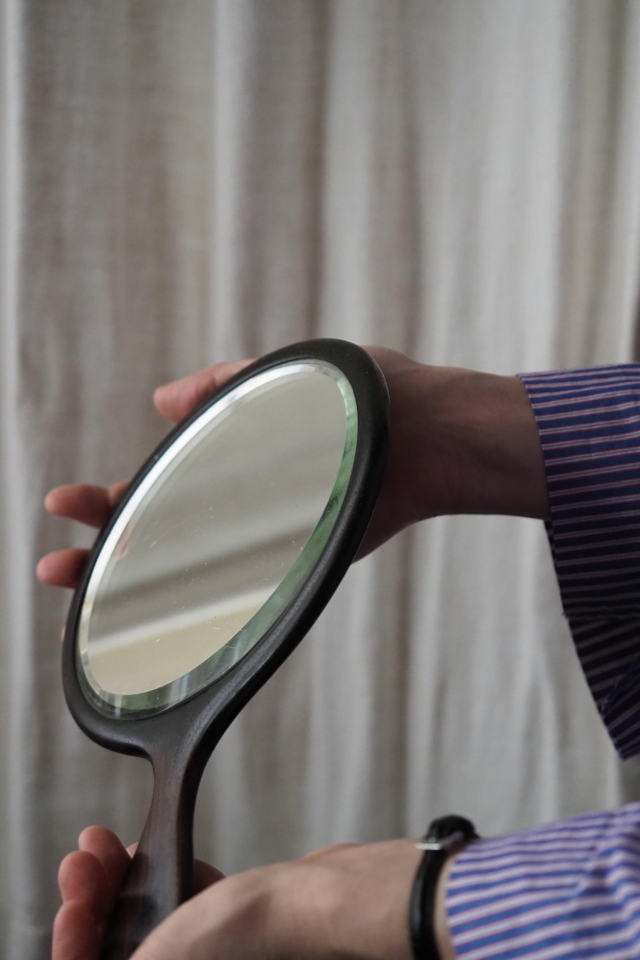 黒い柄の手鏡-antique hand mirror | アンティーク.ヴィンテージ家具