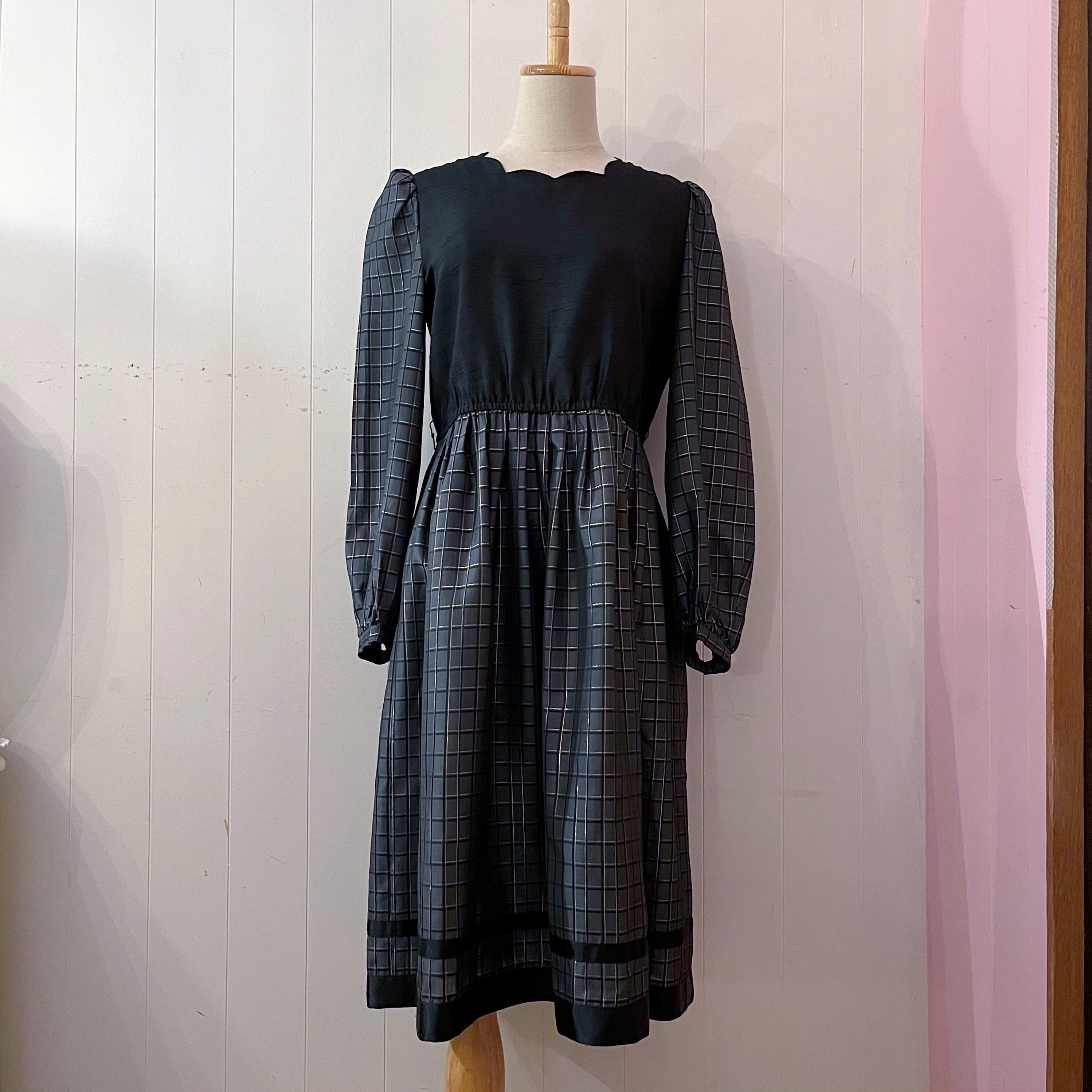 scallop gray lame check one-piece