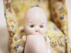 小さな小さなぽってりビスクドールB　スリーピングアイ（アイ手動・腕付け替え・欠けあり） 画像12