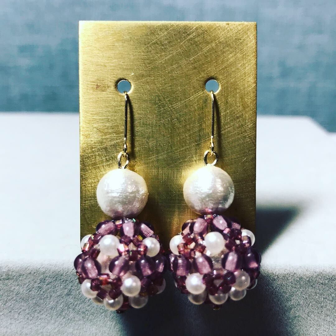 0040:ダークガーネットとコットンパールのピアス