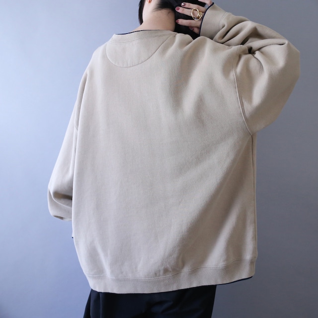 "刺繍" animal design over silhouette sweatshirt