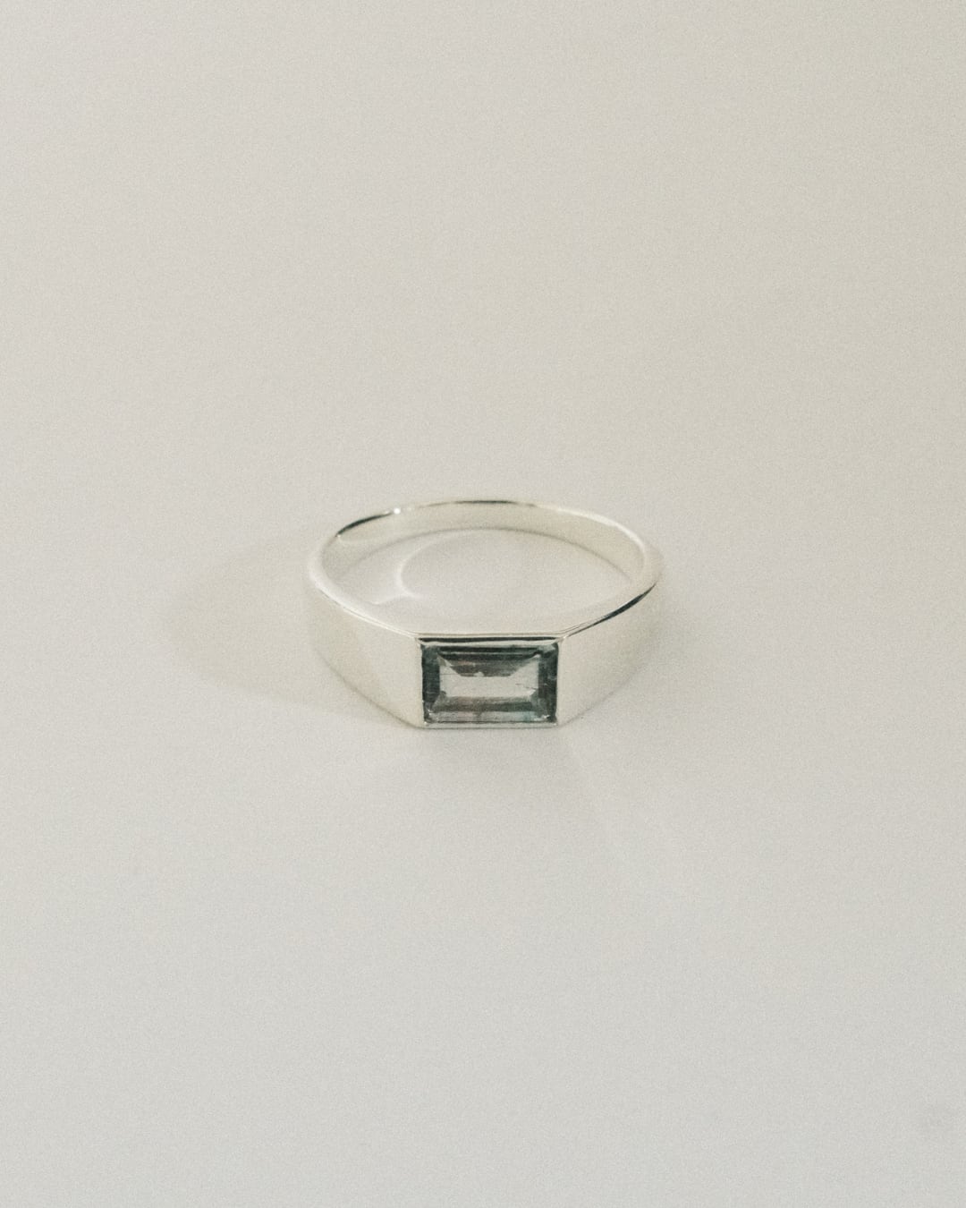 1 big stone ring(clear)