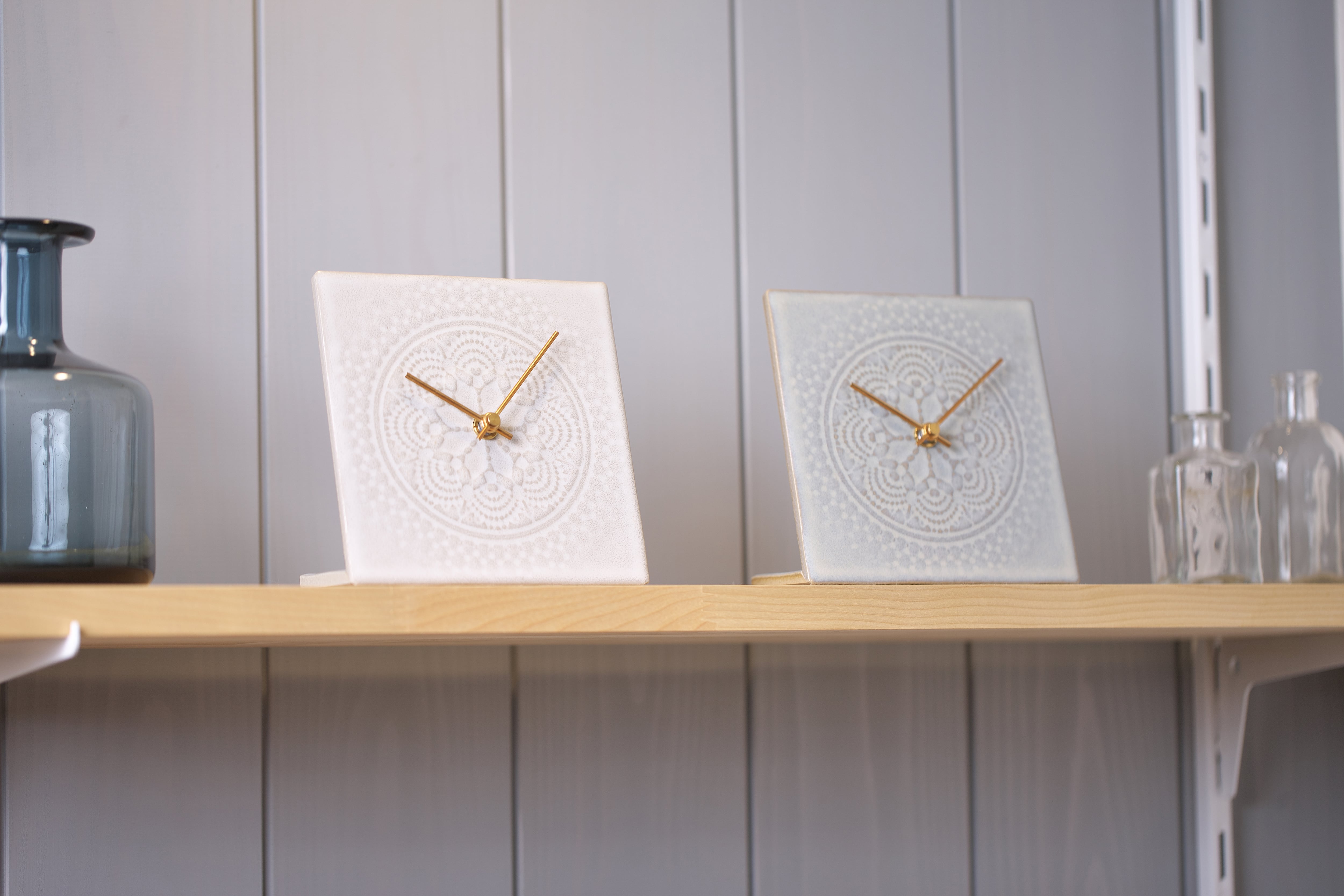 タイルの時計 LACE TILE CLOCK グレー | 【公式】SUGY JAPAN | タイル