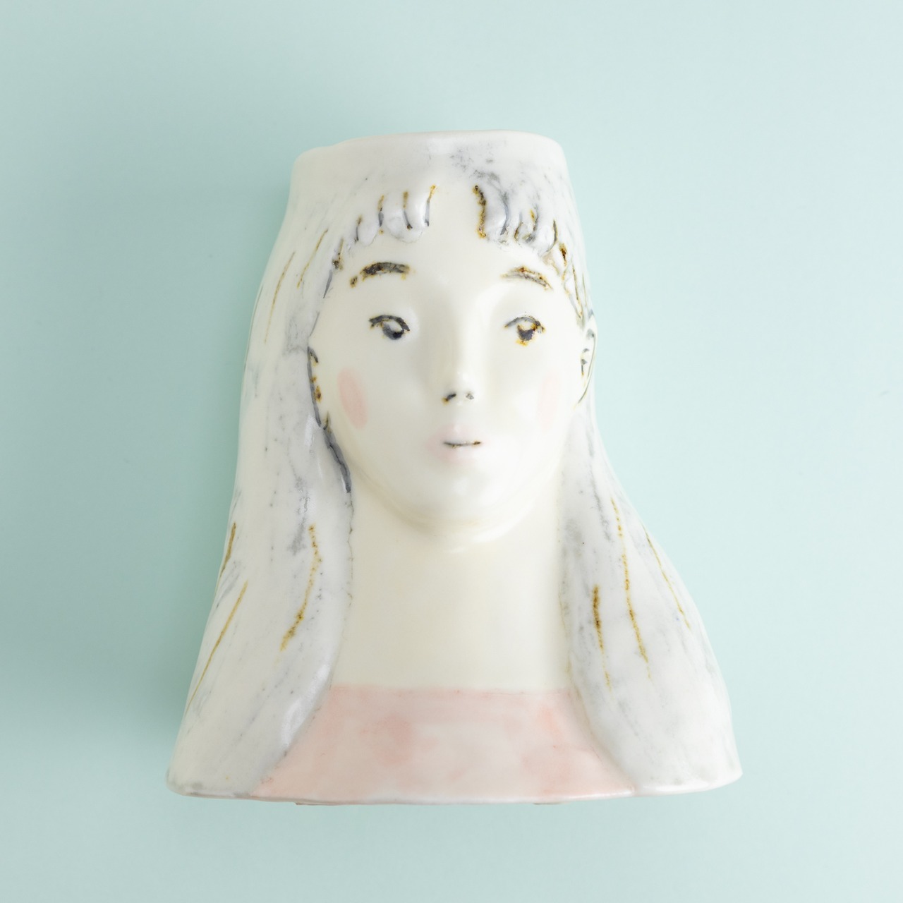 < 桂さえか > ピンクの服の女性花器 - 2
