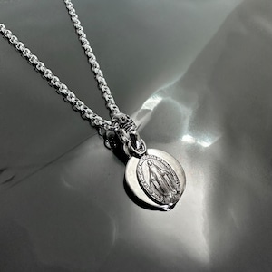 MEDAL with CUT OUT FLOWER NECKLACE / メダイウィズカットアウトフラワーネックレス
