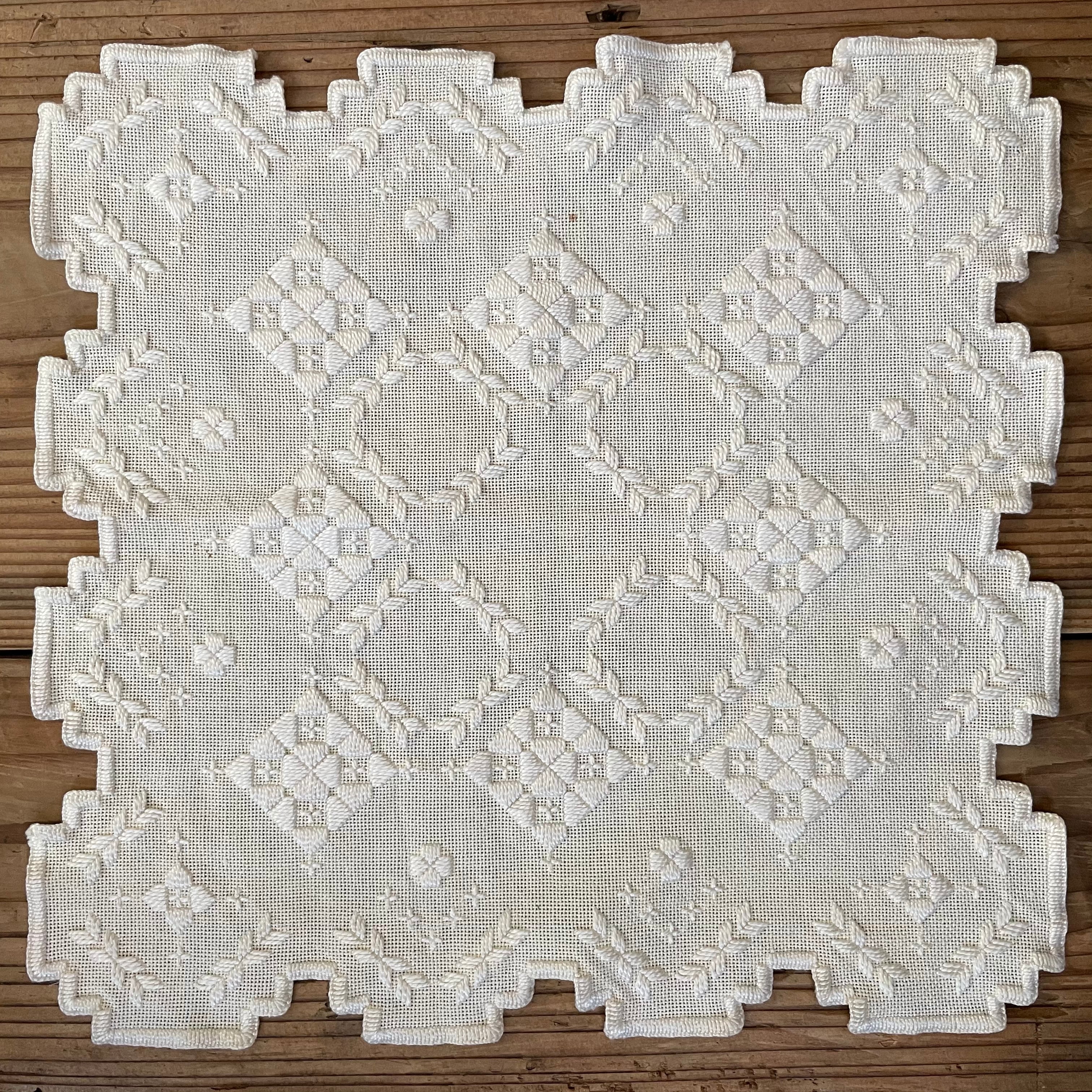 生成色の刺繍布