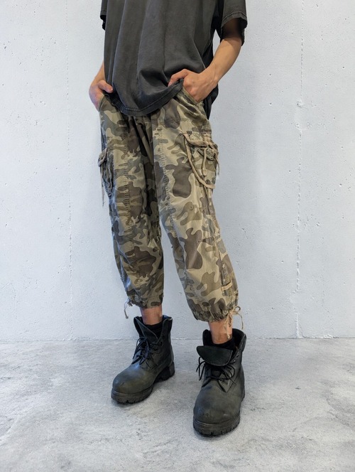 "DEAR" camouflage cargo cropped pants