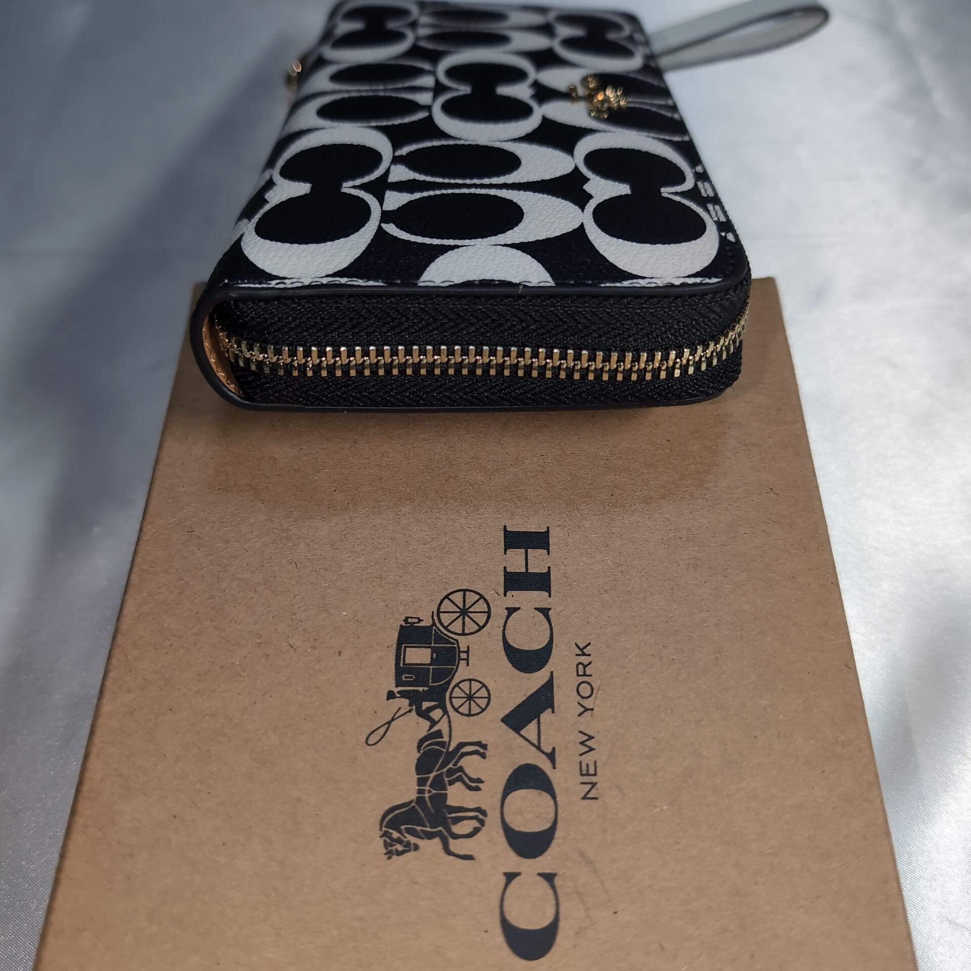 COACHコーチ ラウンドファスナー長財布 シグネチャー ブラック
