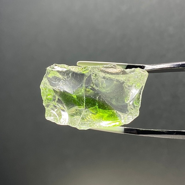 インドネシア産アンダラクリスタル原石  春色バイカラー A