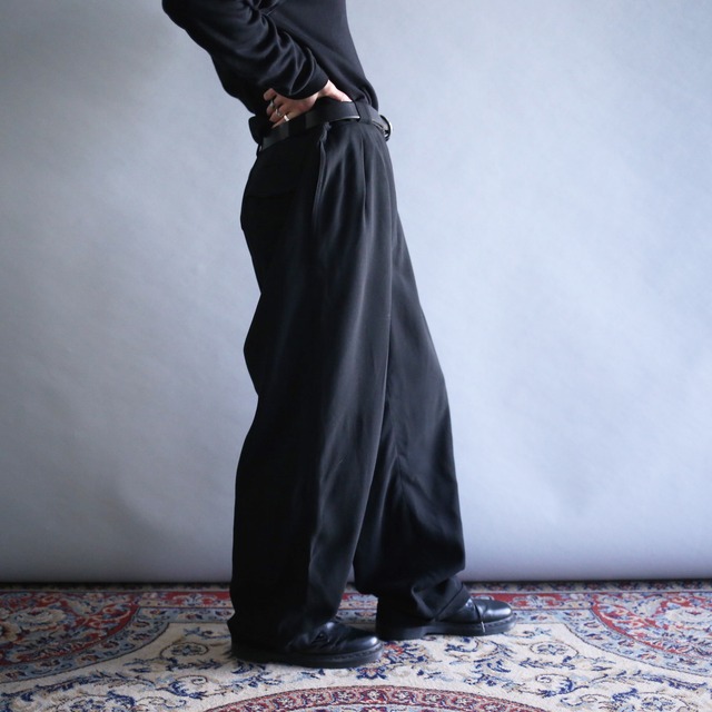 2-tuck tapered silhouette black wide wool slacks