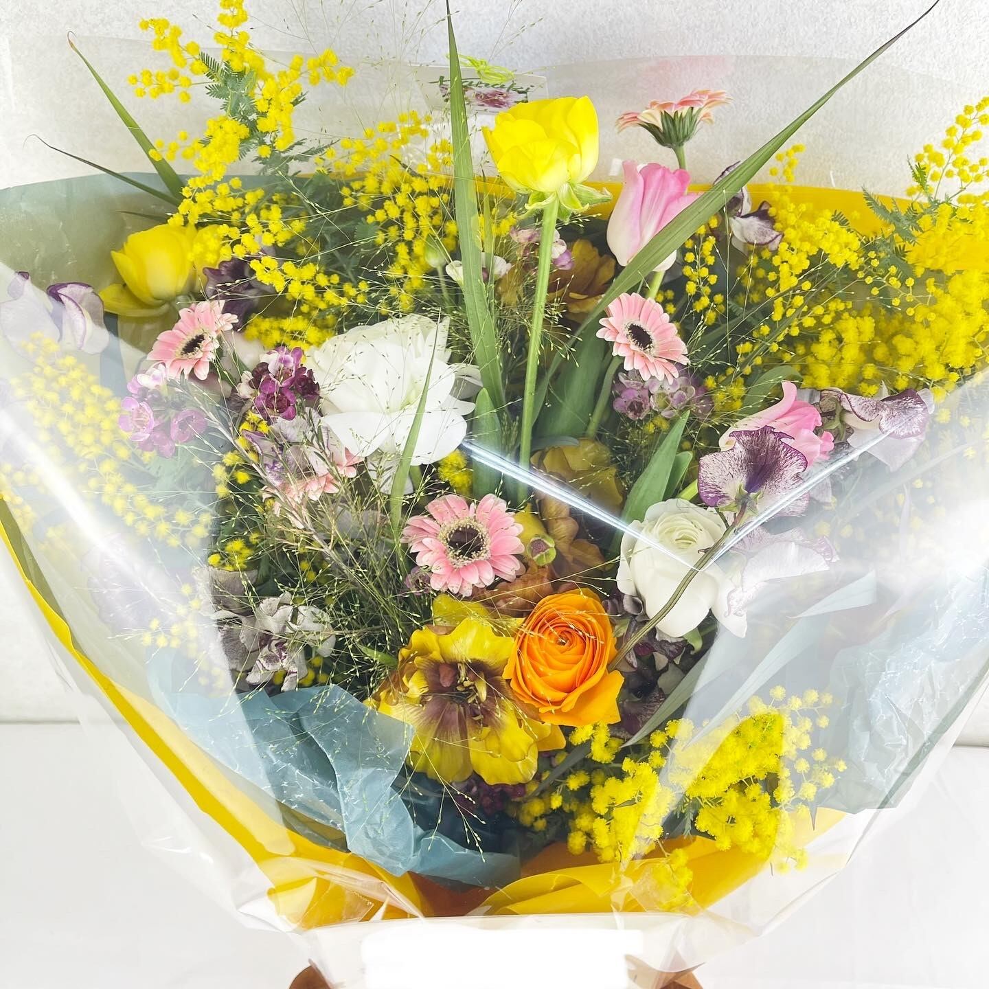 季節のお花を使ったおまかせ花束M | Hanaki