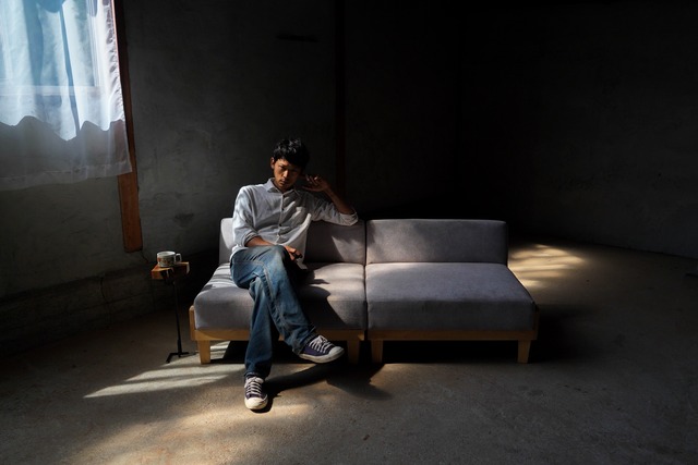 一枚板のミニサイドテーブル No.3 樹種：けやき