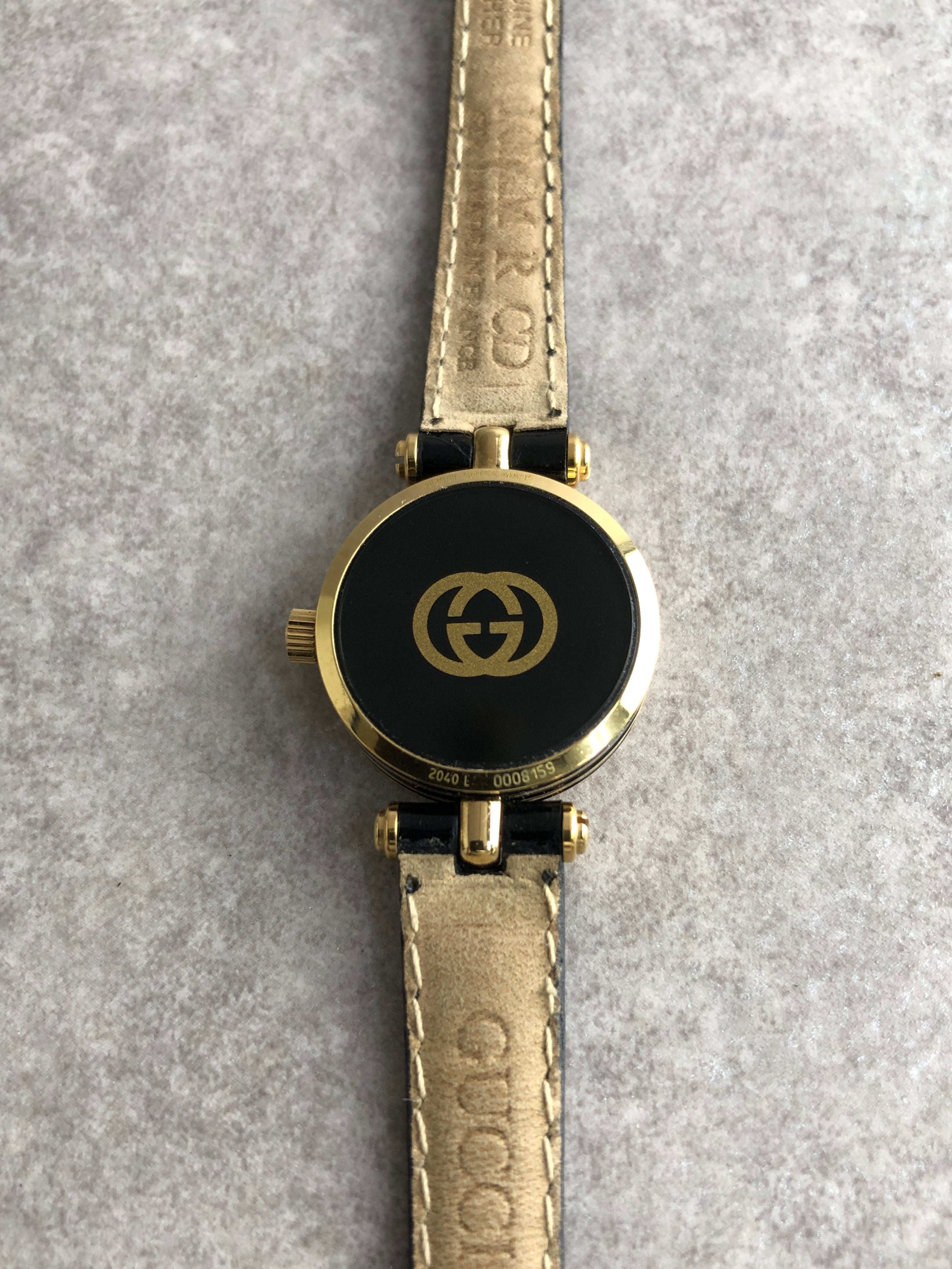 GUCCI グッチ 腕時計 ゴールド ブラック ラウンドフェイス レザー