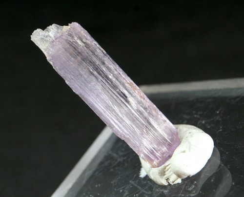 カリフォルニア産 クンツァイト 原石 自主採掘 2,9g　リシア輝石　 KZ037 鉱物　天然石