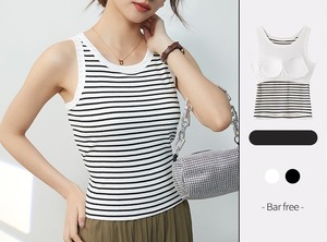 パッド一体型 ボーダー柄 ラウンドネック タンクトップ レディース トップス プルオーバー インナー ミディアム 袖なし ノースリーブ 襟なし スリム 細身 伸縮性 パッド付き 綿 かわいい 大人可愛い きれいめ シンプル カジュアル おしゃれ こなれ感 無地 ボーダー 春 夏 秋 冬 ママ 通勤 学生 学校 通学 デート お出かけ 旅行 公園 女子会 休日 ショッピング カフェ モノトーン 重ね着 普段使い 着回し レイヤード M L XL 白 ホワイト 黒 ブラック 白ボーダー 黒ボーダー