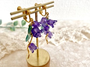 こぼれ咲くリンドウのイヤリング(ピアス)