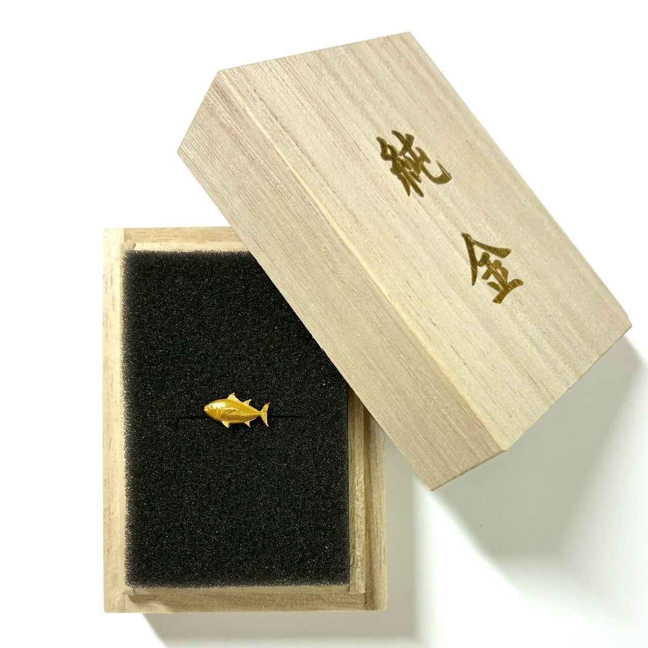 純金約1g マグロ 鮪 指先サイズの芸術品【RNP01044】JUNGOLD | JUNGOLD