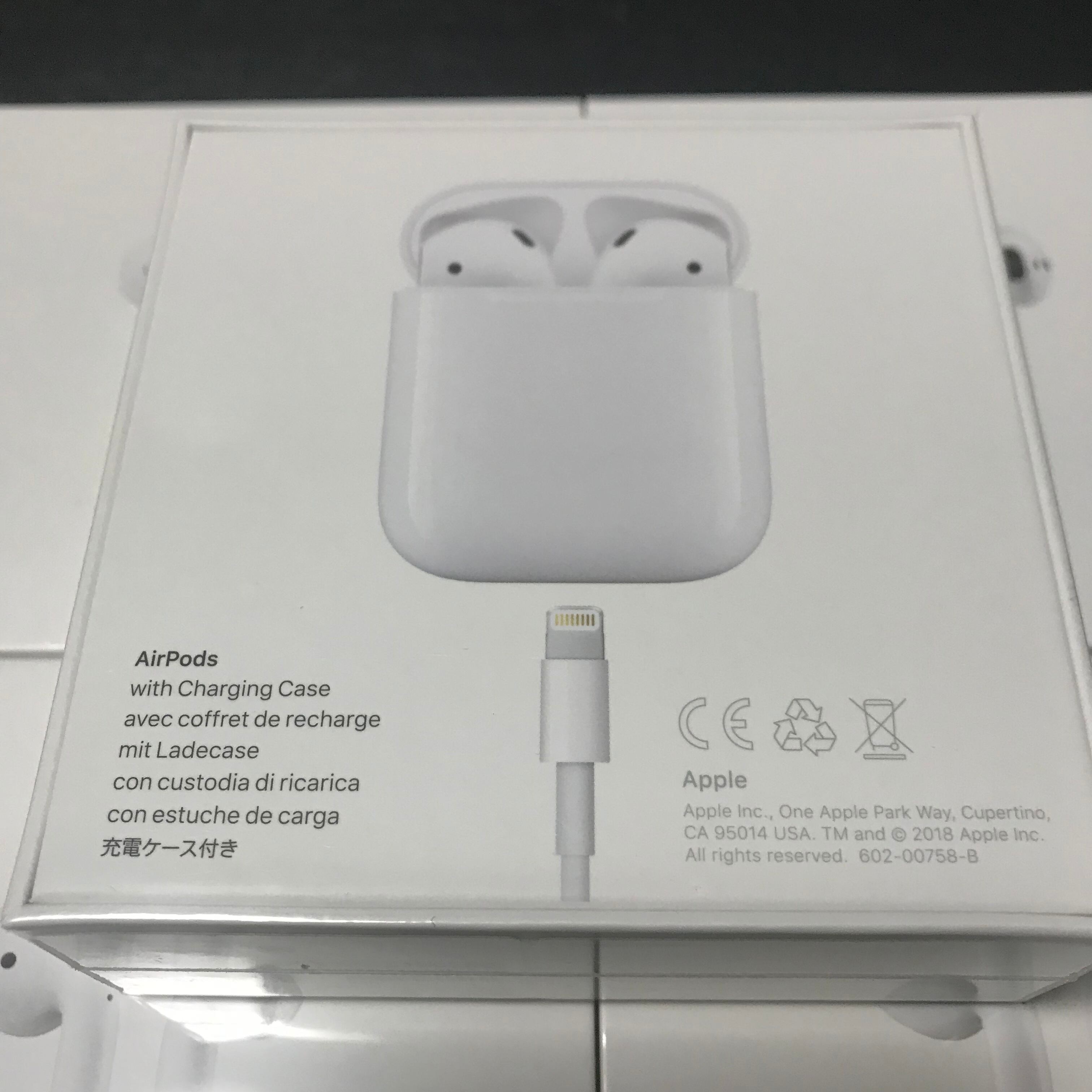 オーディオ機器新品 【送料無料】 2018 Apple Airpots イヤホン 【残り一点】