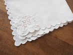 リネンナプキン　小さな花と葉のアイレット刺繍（歪みあり） 画像2