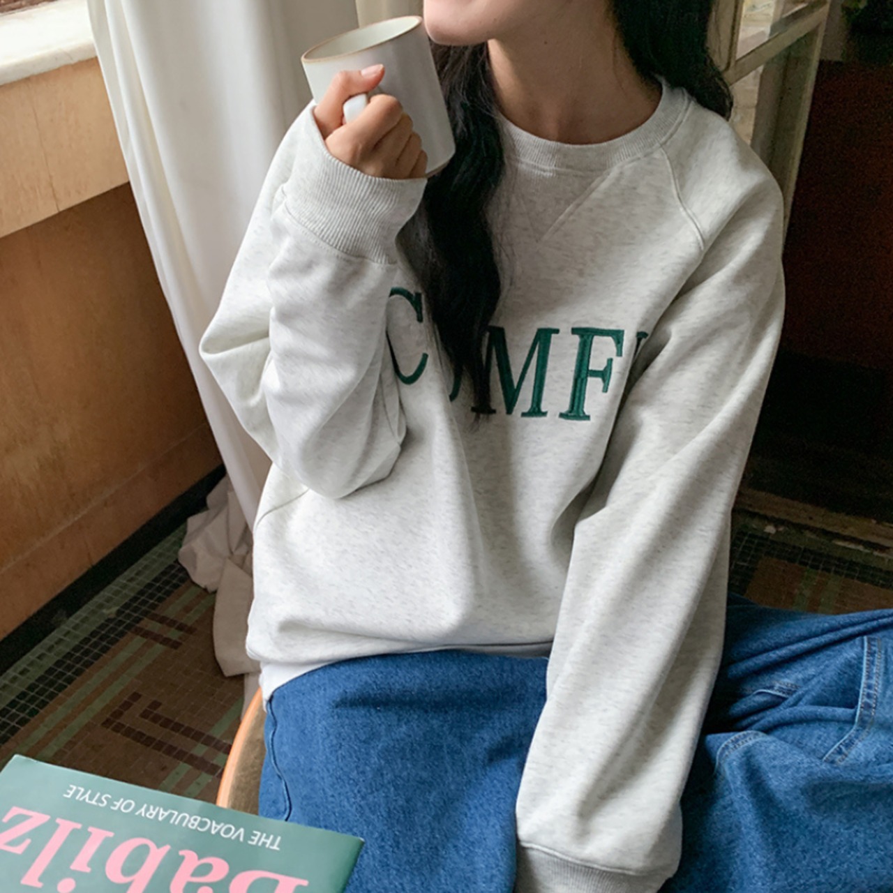 logo print sweatshirt J00070