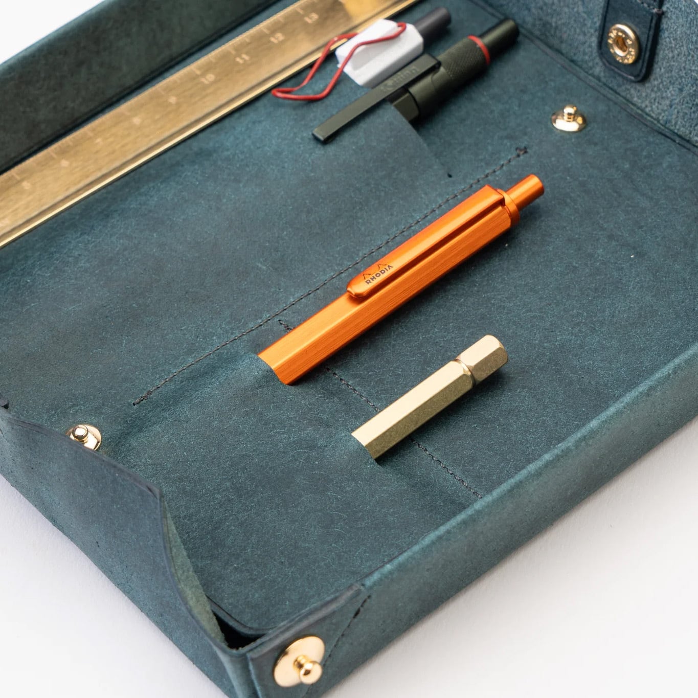 plows dritto Pen roll L ペンケース ペトローリオ Plows/プラウズ】dritto Pen roll L (ペトローリオ) | 590&Co.