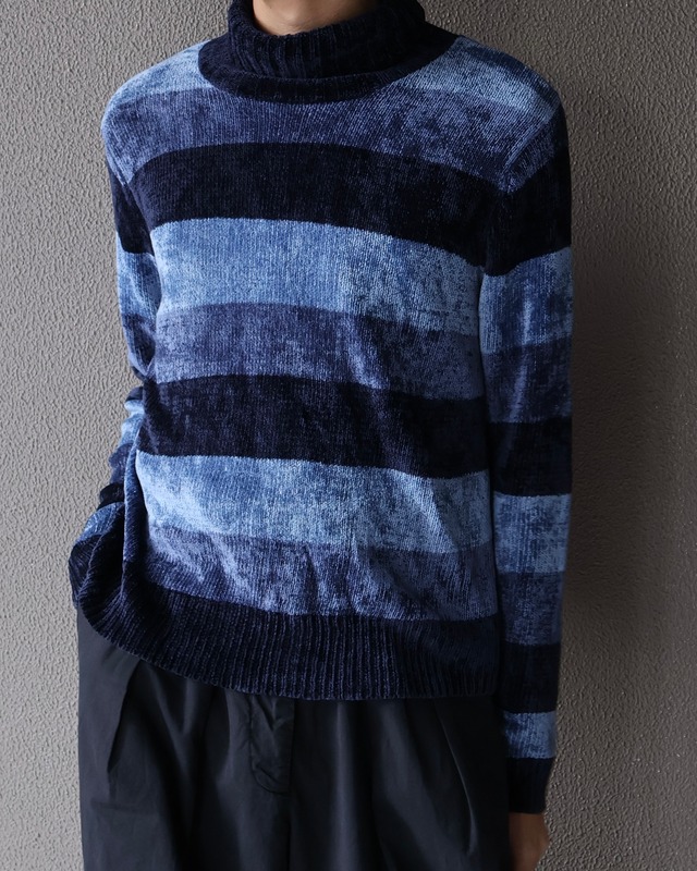 Velour Border Turtleneck Knit