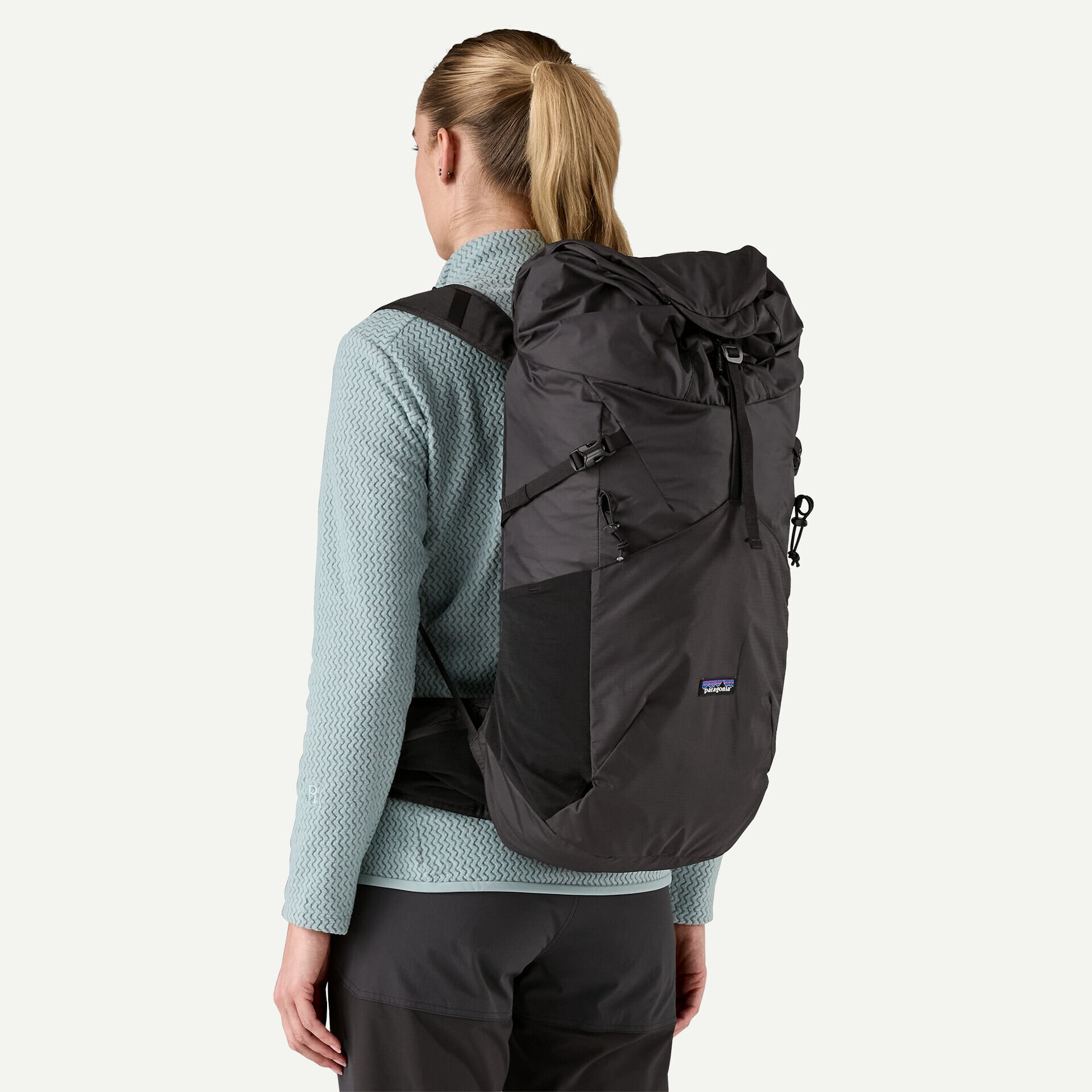 テラヴィア・パック 28L 48911 Black | パタゴニア正規販売代理店
