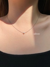 一粒 pearl necklace