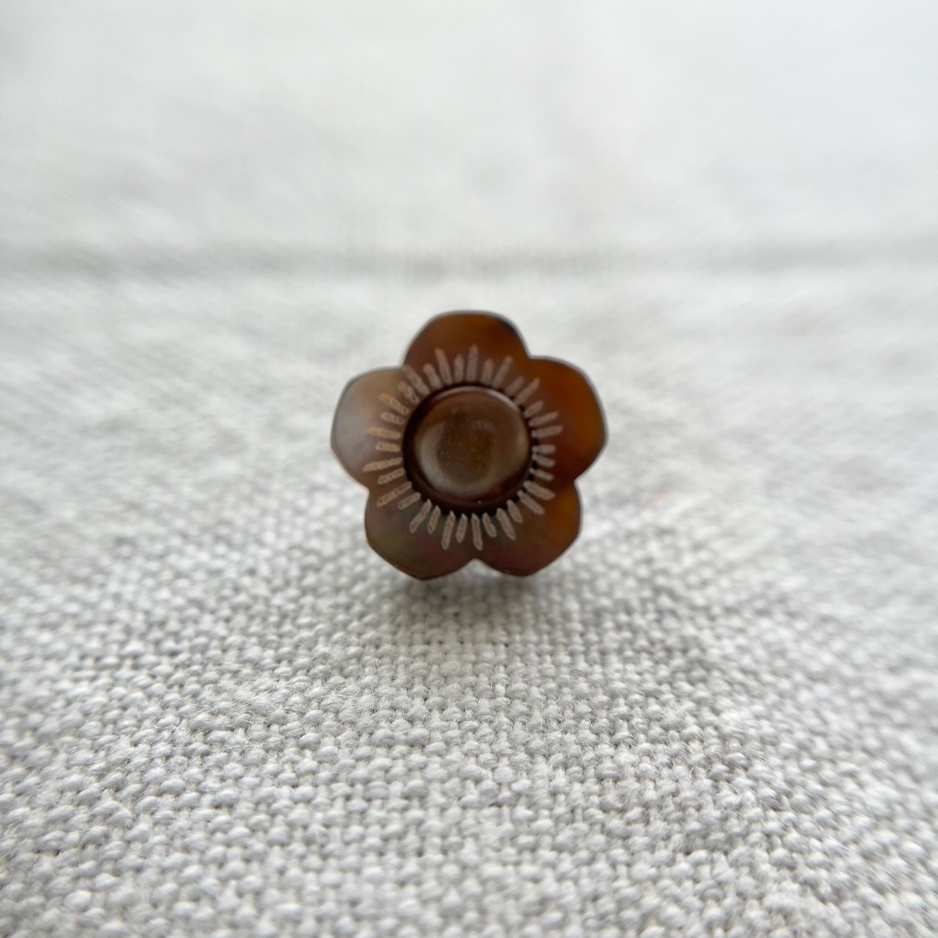 パールブラウンフラワー 12.5㎜