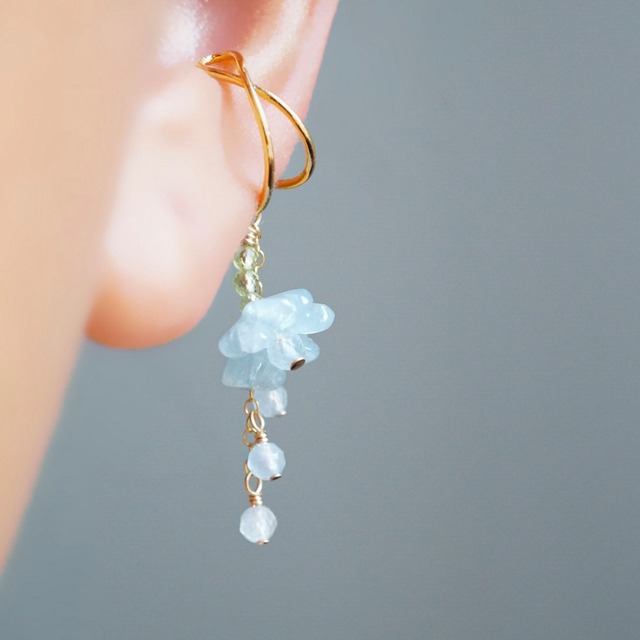 「一輪のネモフィラ」アクアマリン ペリドット 天然石 イヤーカフ 片耳 3月 8月 誕生石 ブルー 母の日 ギフト プレゼント ウェディング