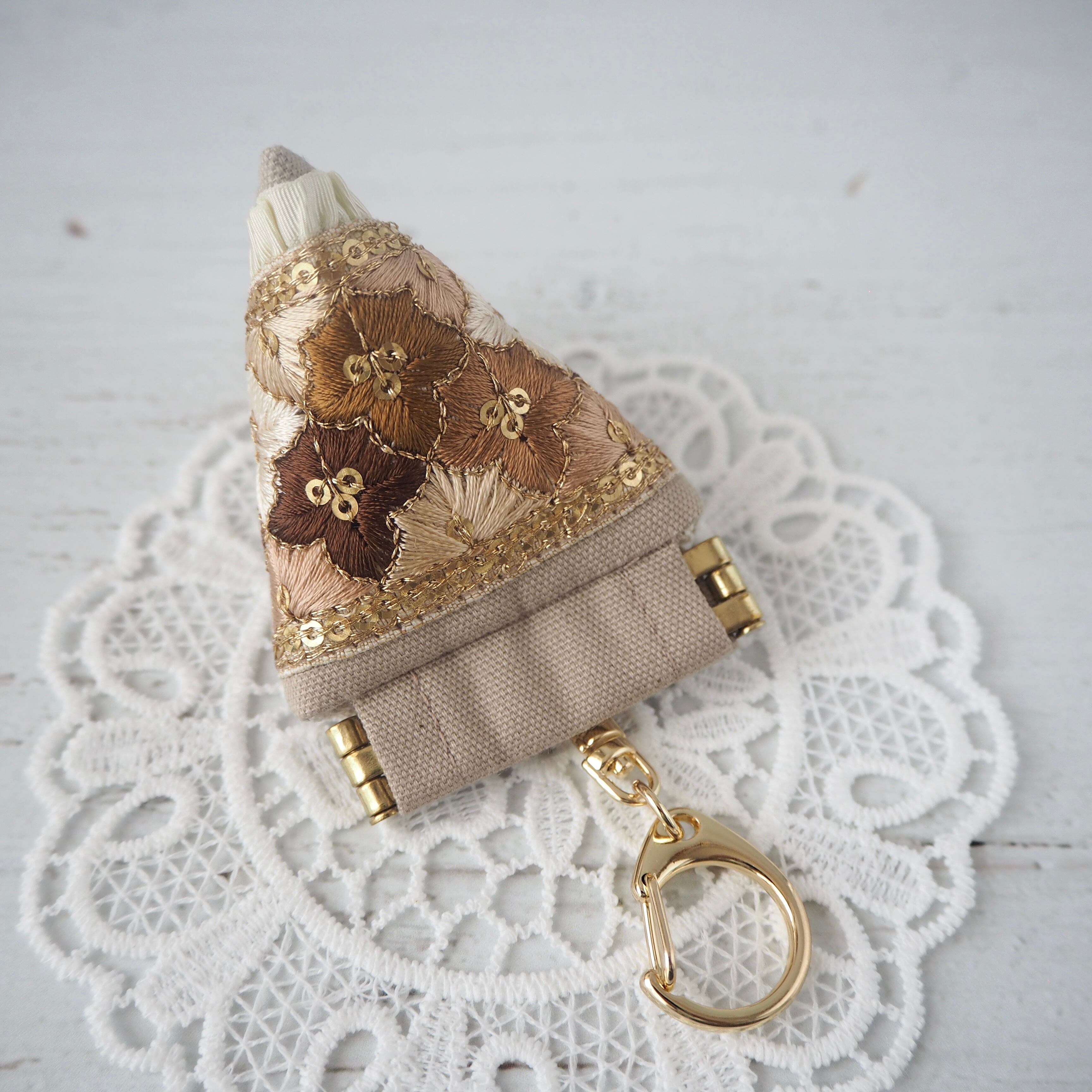 インド刺繍リボン ミニテトラポーチ | Link.hand-made インド刺繍ポーチ