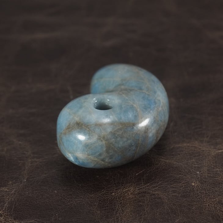 糸魚川翡翠 コン沢 青翡翠 大きめの勾玉 28.1g Itoigawa Blue Jadeite