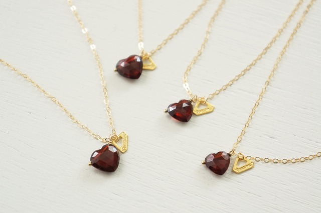 K14gf heart-shaped garnet necklace