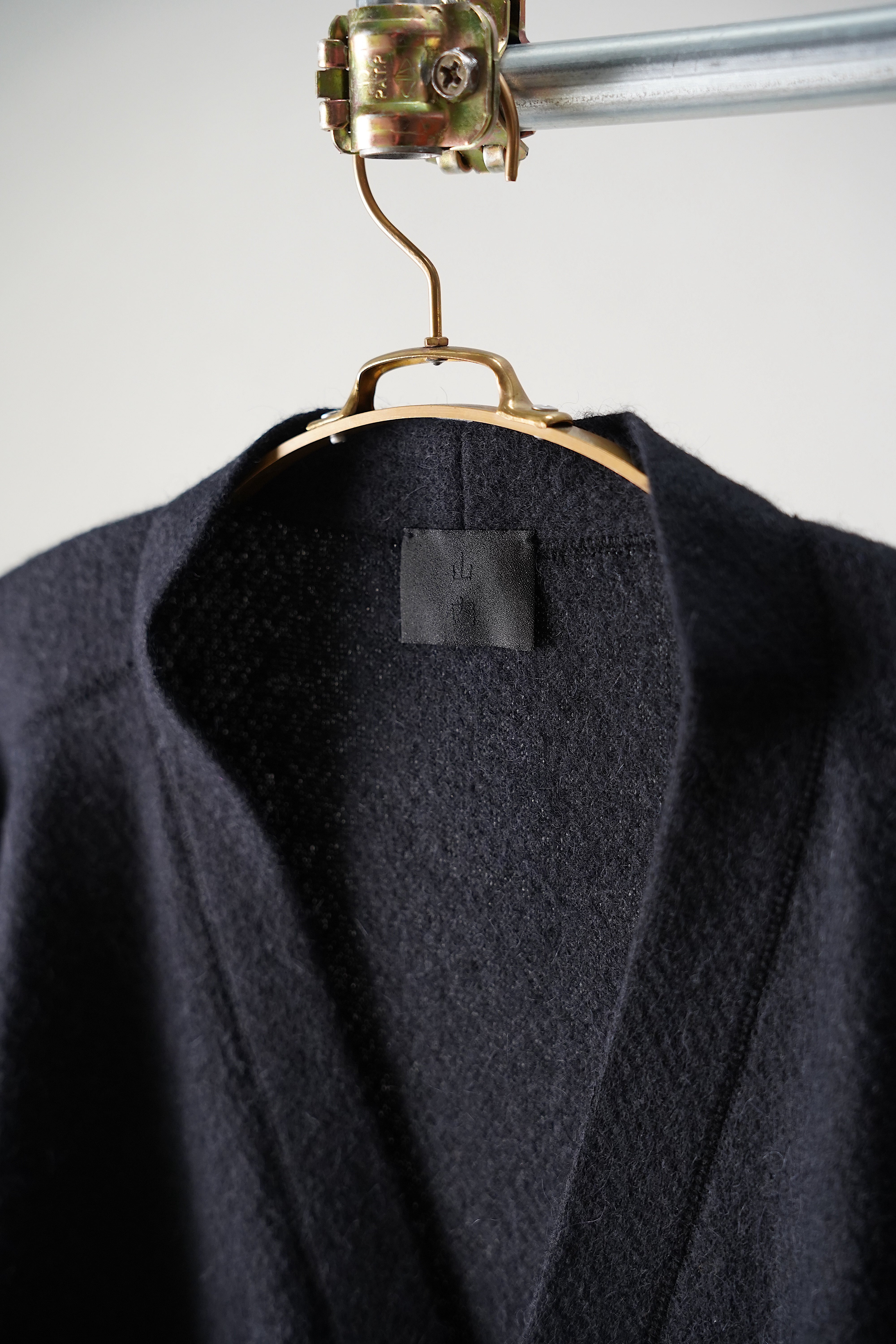 最後の1点】山内 縮絨アルパカニットカーディガン charcoal navy | DE