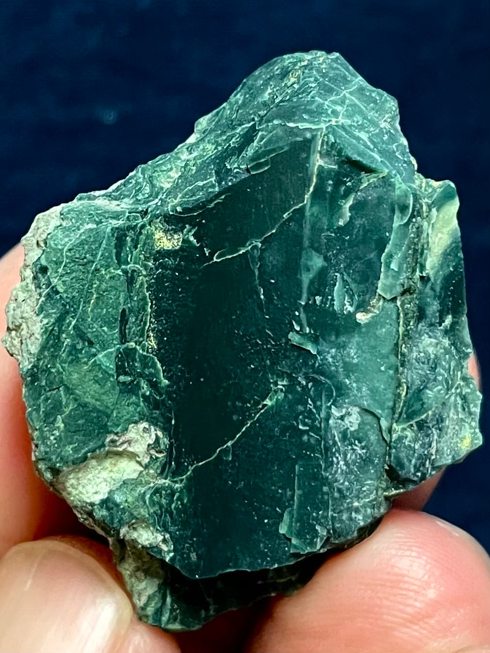 32) 魅惑の深緑!スーパー神聖「出雲石」超濃緑原石(中型)