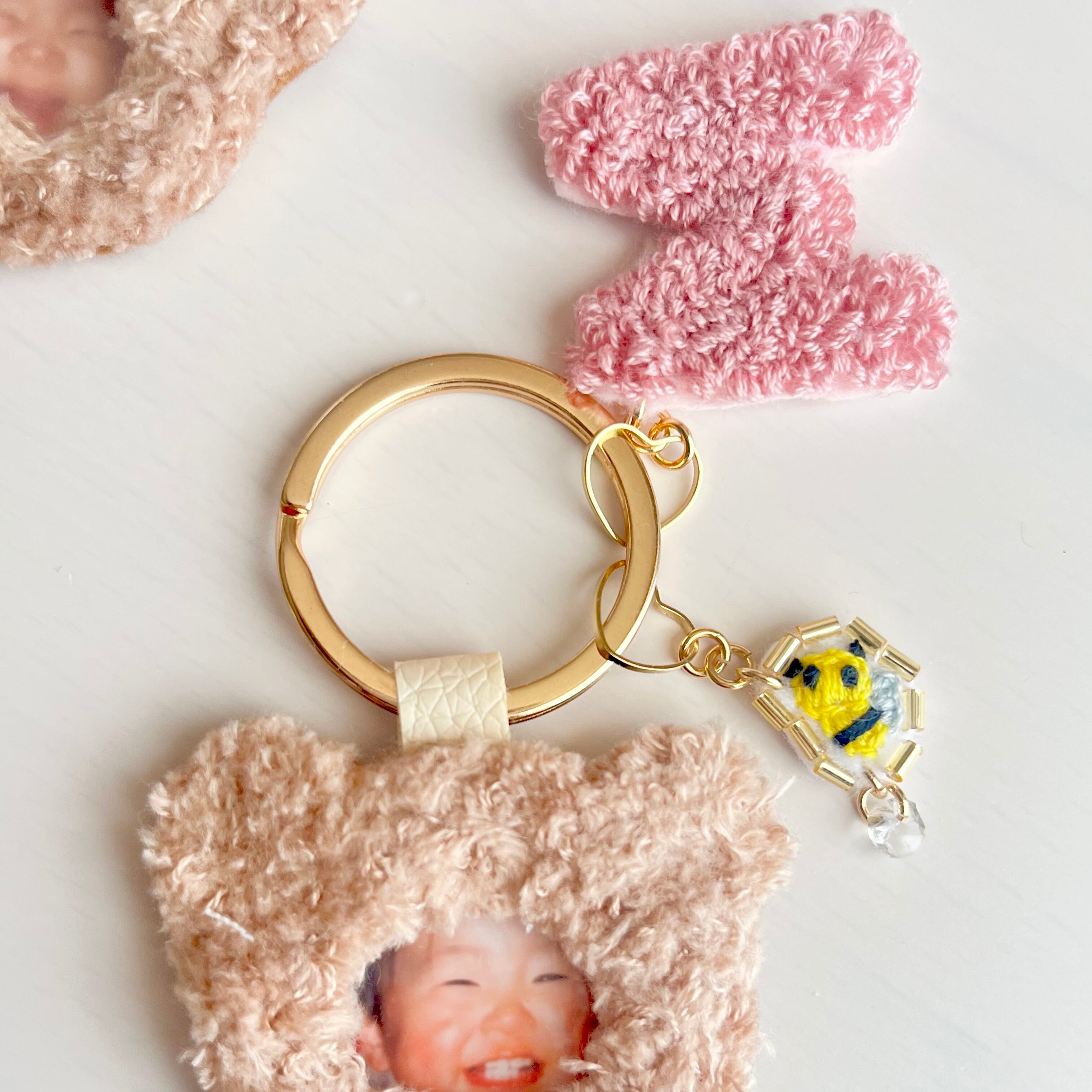 相棒はちさん」「大好きりんご」チャーム | fuwacchi